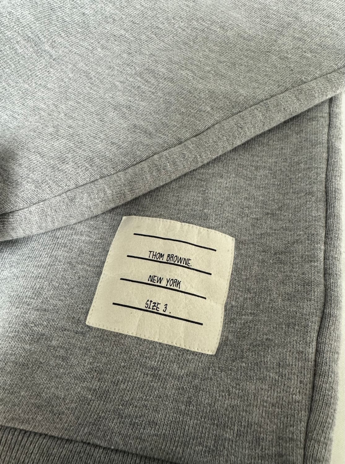 톰브라운 백삼선 맨투맨 그레이컬러 3사이즈 (정품 상품이미지2