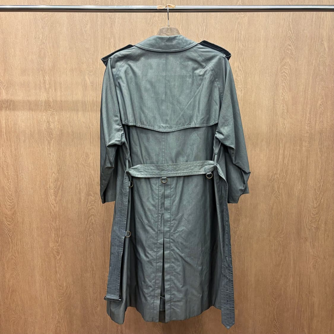 버버리 더블 브레스티드 트렌치 코트 허리 벨트 스트랩 디링 디테일 그레이 상품이미지3