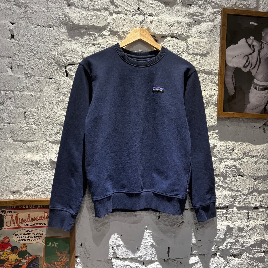 파타고니아 네이비 맨투맨 상품이미지1