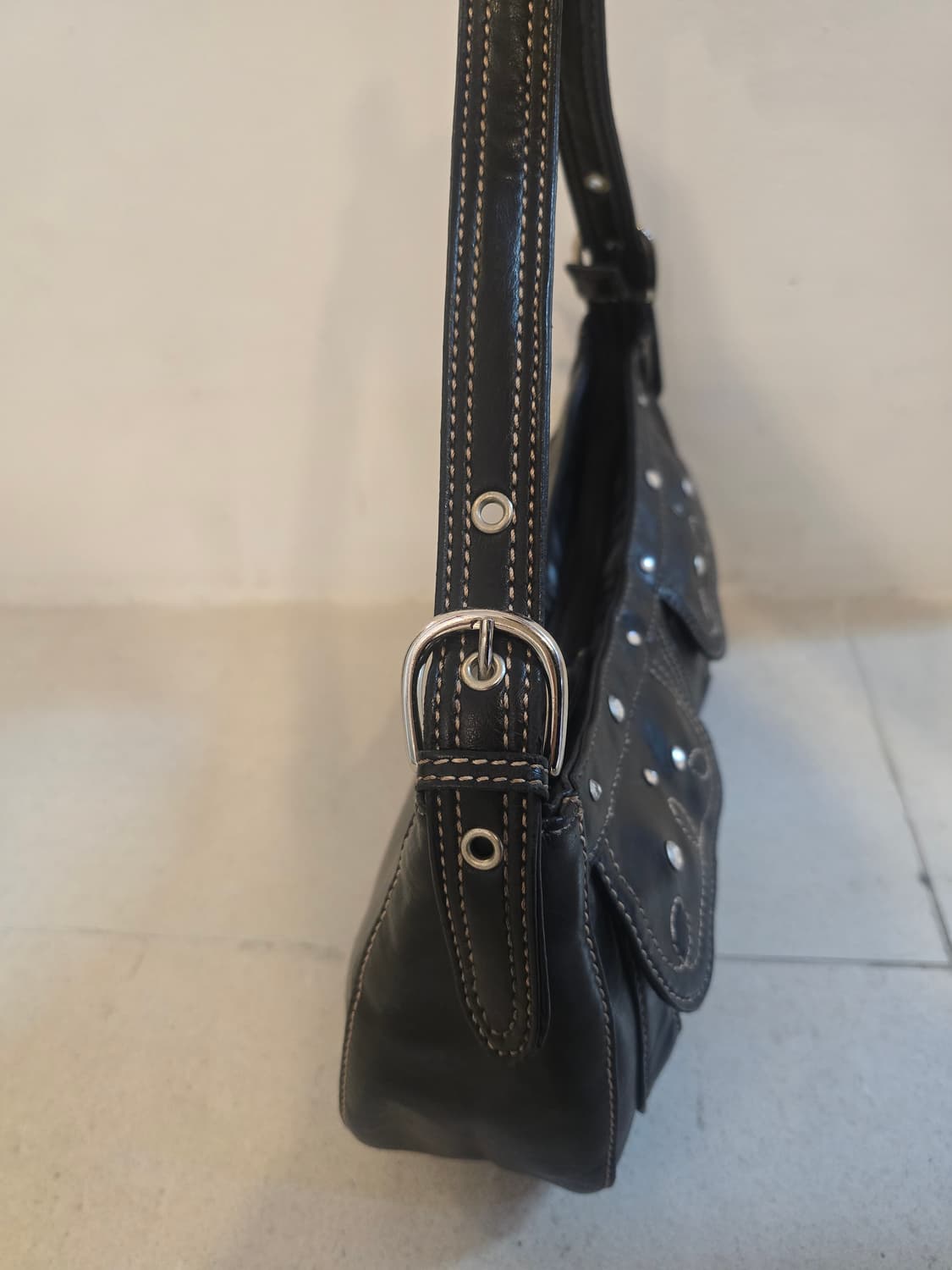 블랙스톤 장식 숄더백 상품이미지8