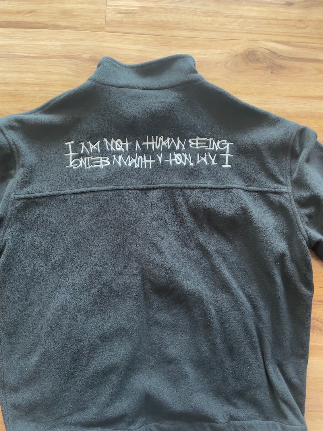 아임낫어휴먼비잉 후리스 상품이미지2