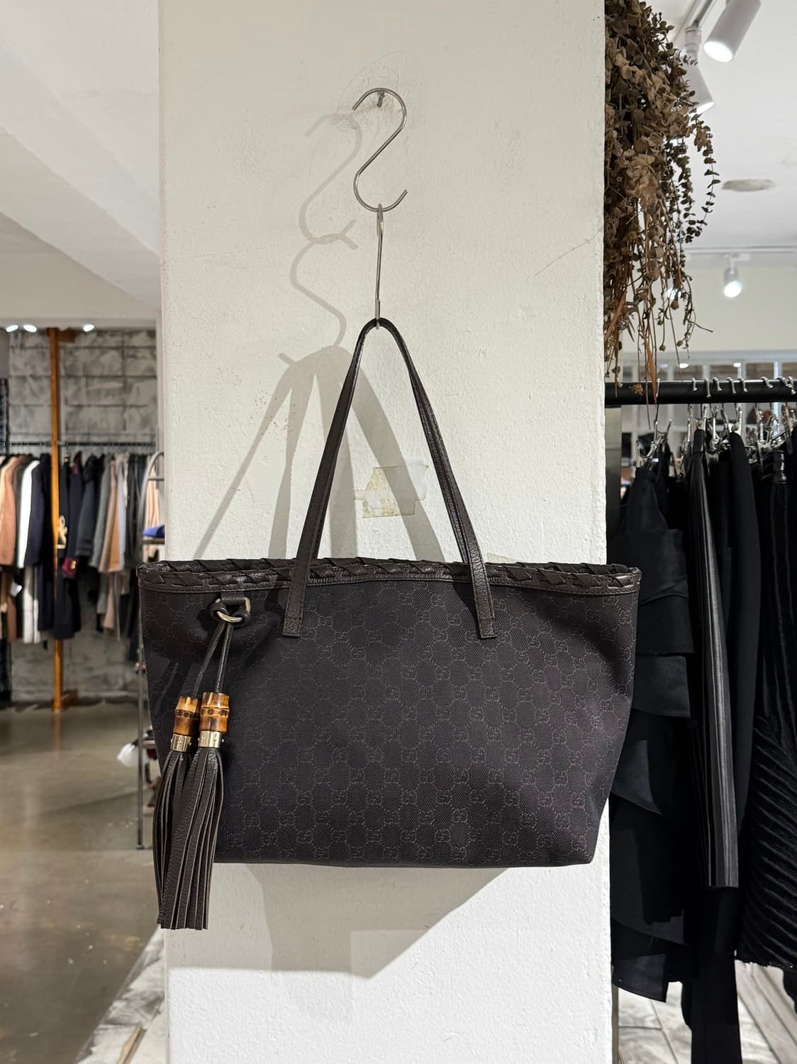 구찌 브라운 GG 모노그램 캔버스 숄더백 상품이미지2