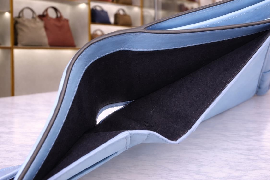 [A급] 펜디 FF 로고 엠보싱 반지갑 판매합니다!!! 상품이미지4