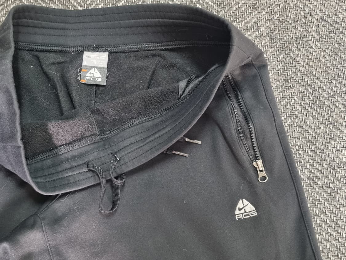 NIKE ACG — 블랙 써멀 트레이닝 팬츠 상품이미지2