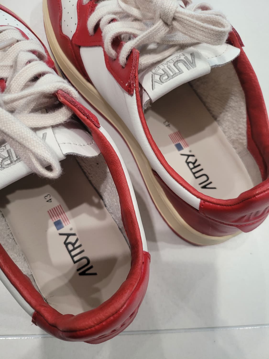 강렬한 존재감" 오트리 메달리스트 레드 범고래 (43사이즈)
 상품이미지6