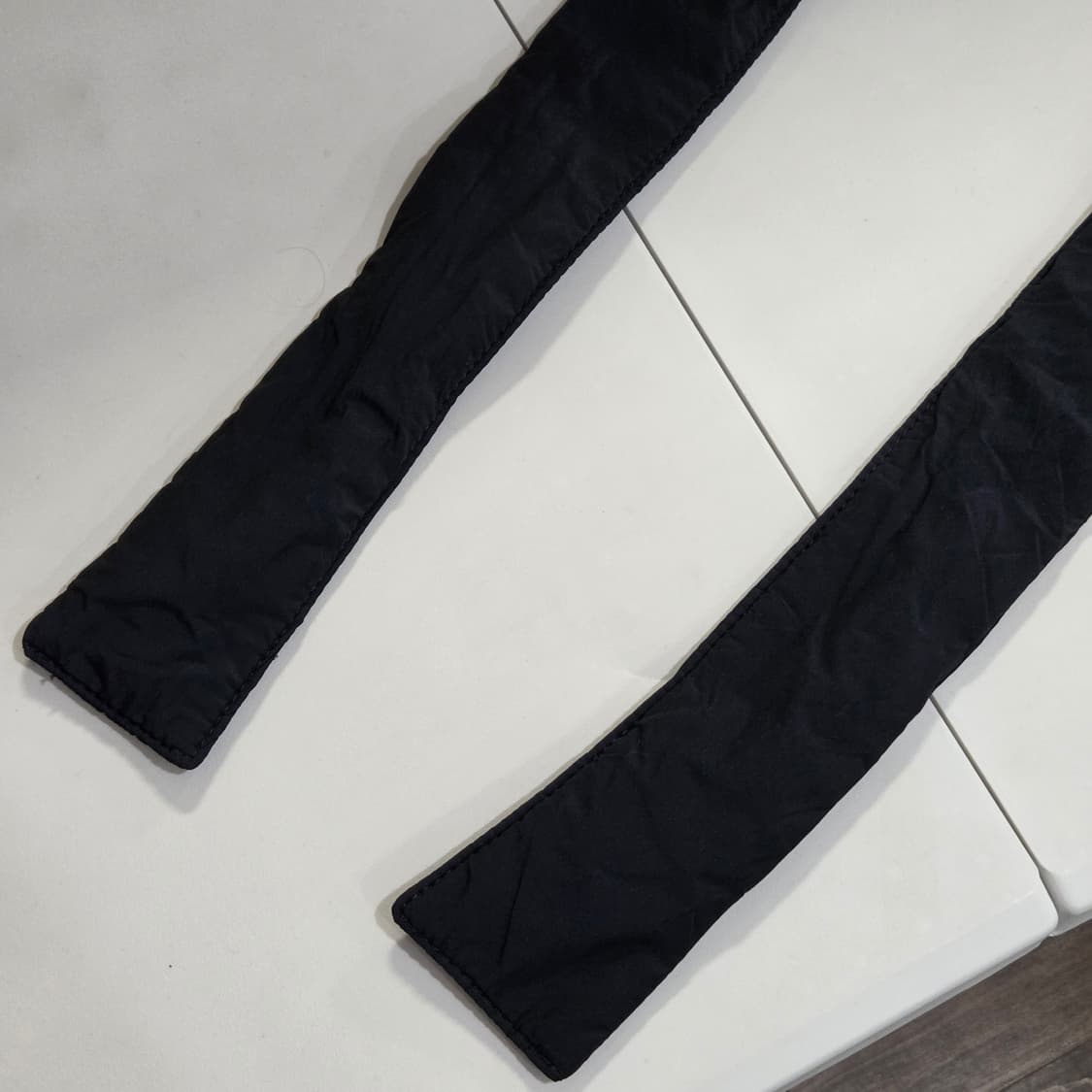 코스 노티드 쇼퍼백 네이비 상품이미지3