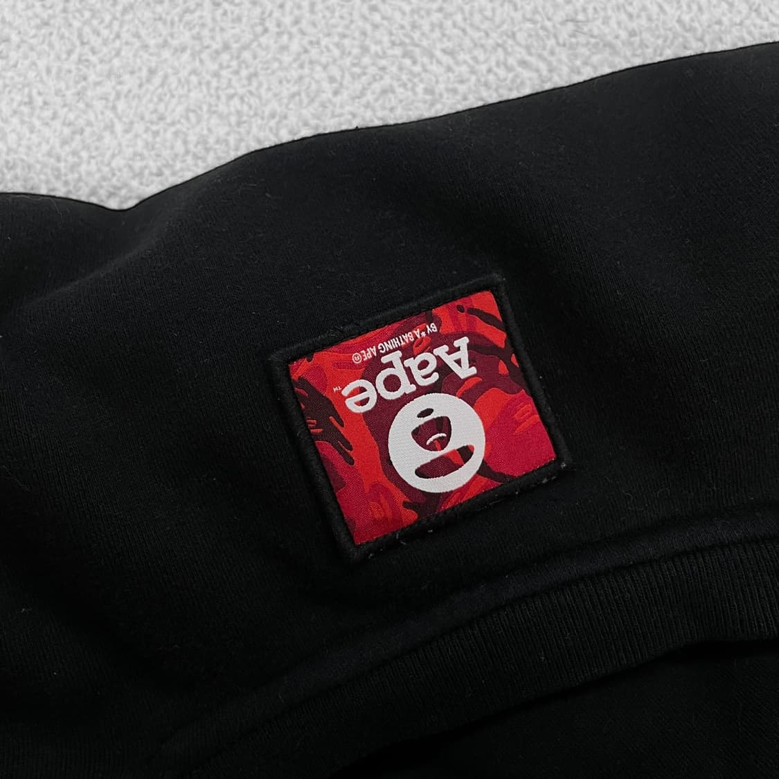 에이프 Aape 레드 카모 사루 프린팅 맨투맨 블랙 상품이미지4