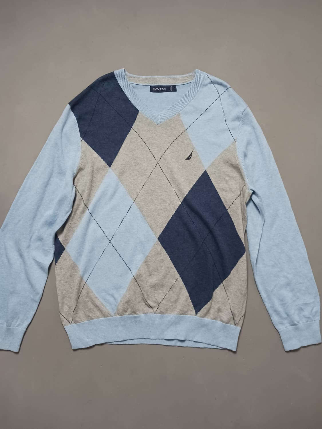 [L] 노티카 아가일 패턴 로고 브이넥 니트 상품이미지1