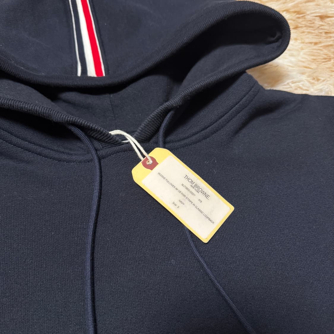 [신형 / 새상품급] 톰브라운 백삼선 후드티 네이비 상품이미지3