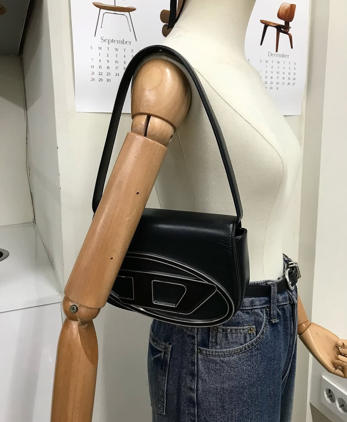 디젤 숄더백 인 나파 레더 블랙 상품이미지10