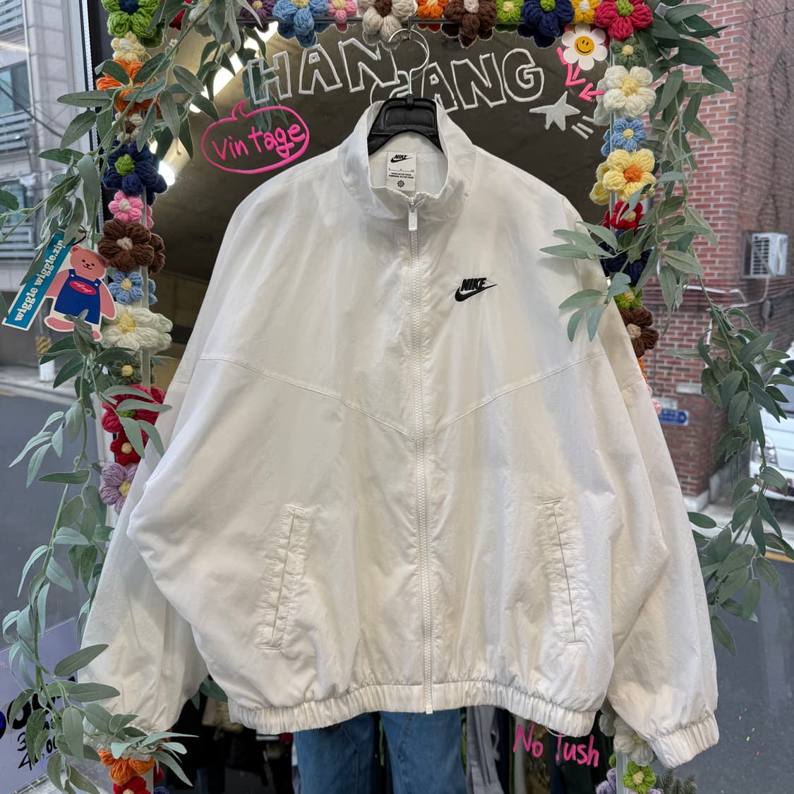 나이키 올화이트 오버핏 러닝 바람막이 상품이미지1