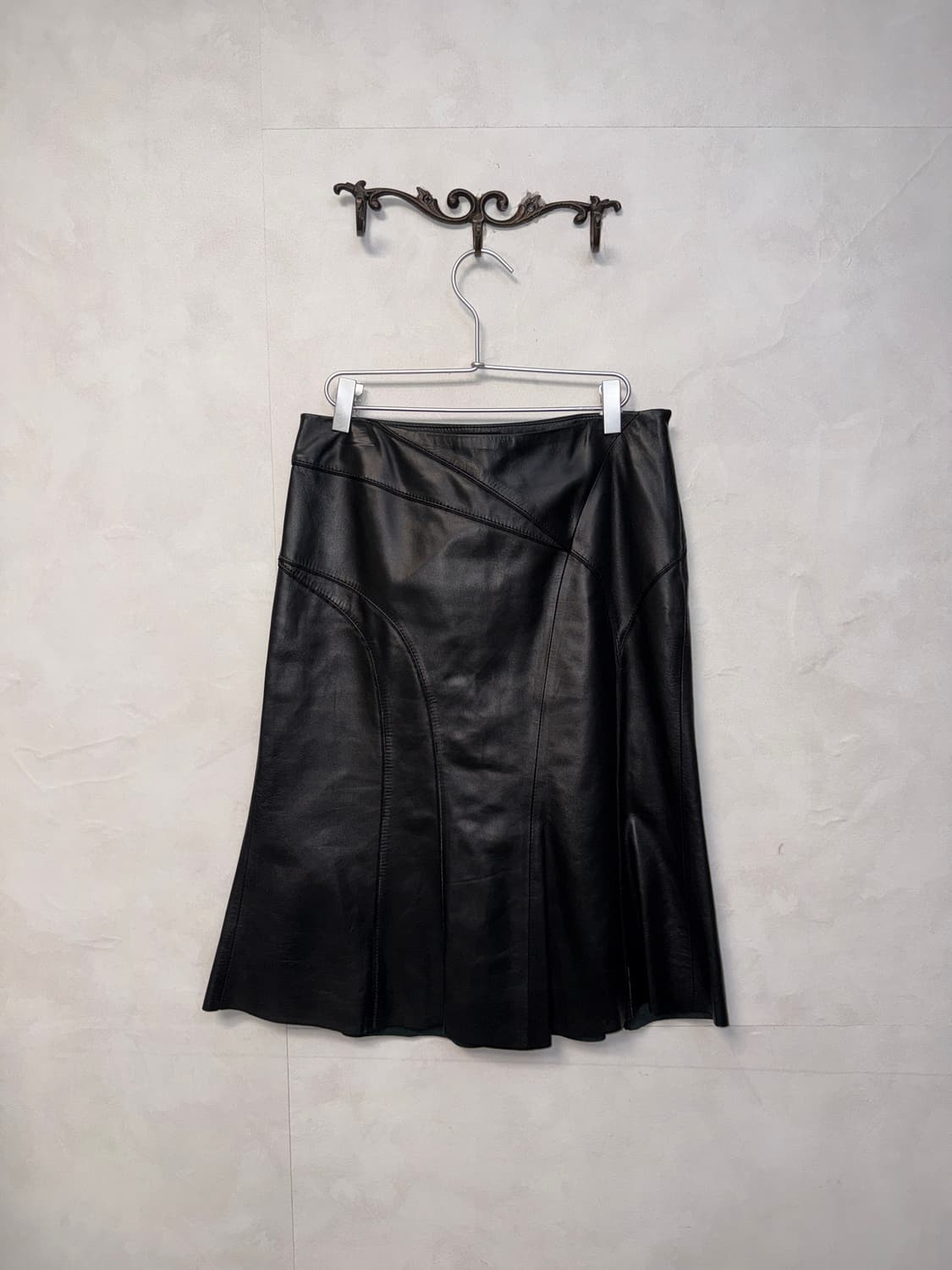 Obzee black lamb skin line detail skirt 상품이미지1