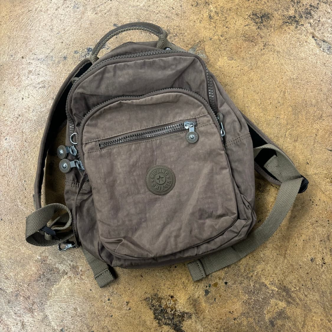 키플링 브라운 백팩 가방 상품이미지1