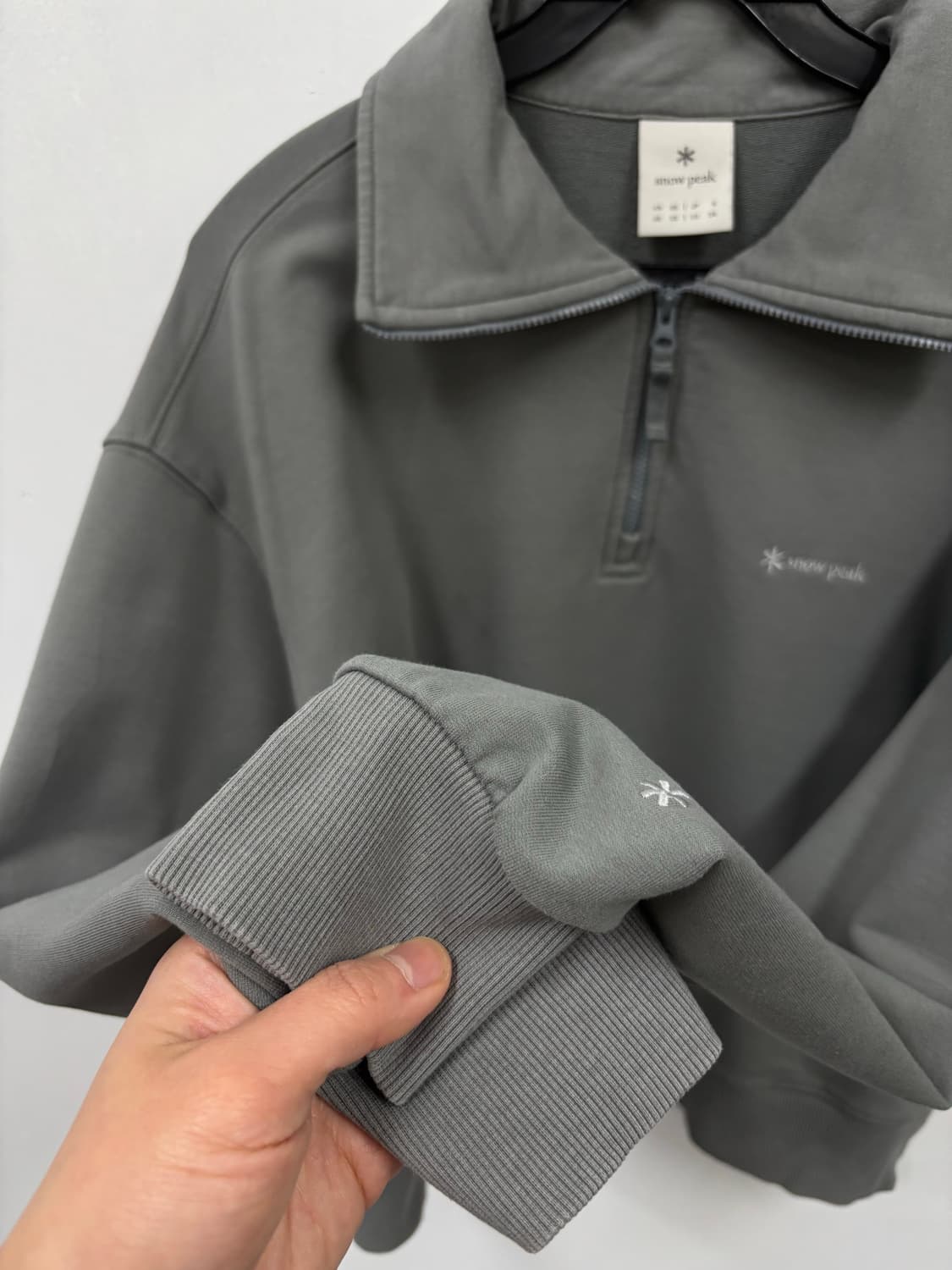 스노우피크 반집업 세미 크롭 맨투맨  상품이미지5