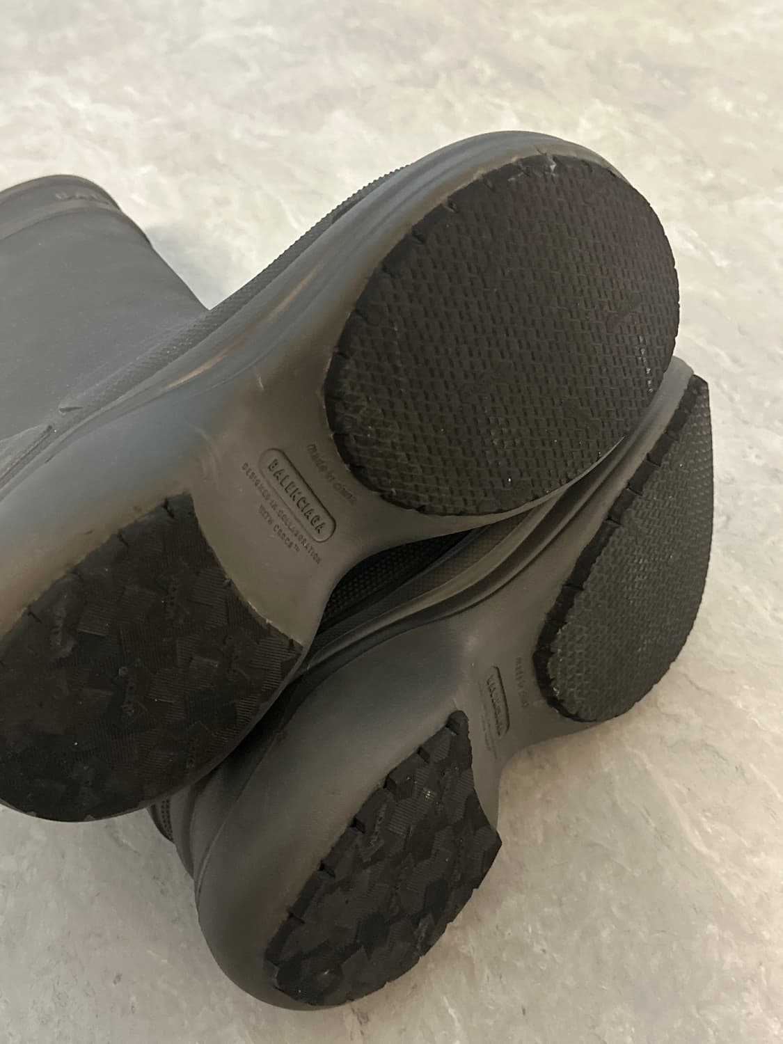 발렌시아가 x 크록스 부츠 상품이미지4