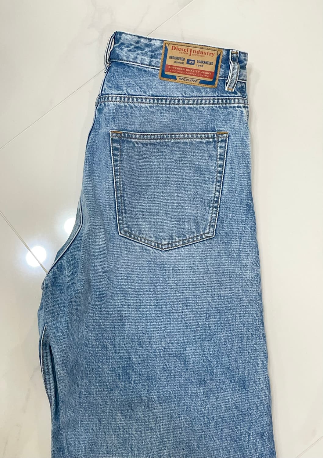 디젤 연청 워시드 와이드핏 팬츠 상품이미지4