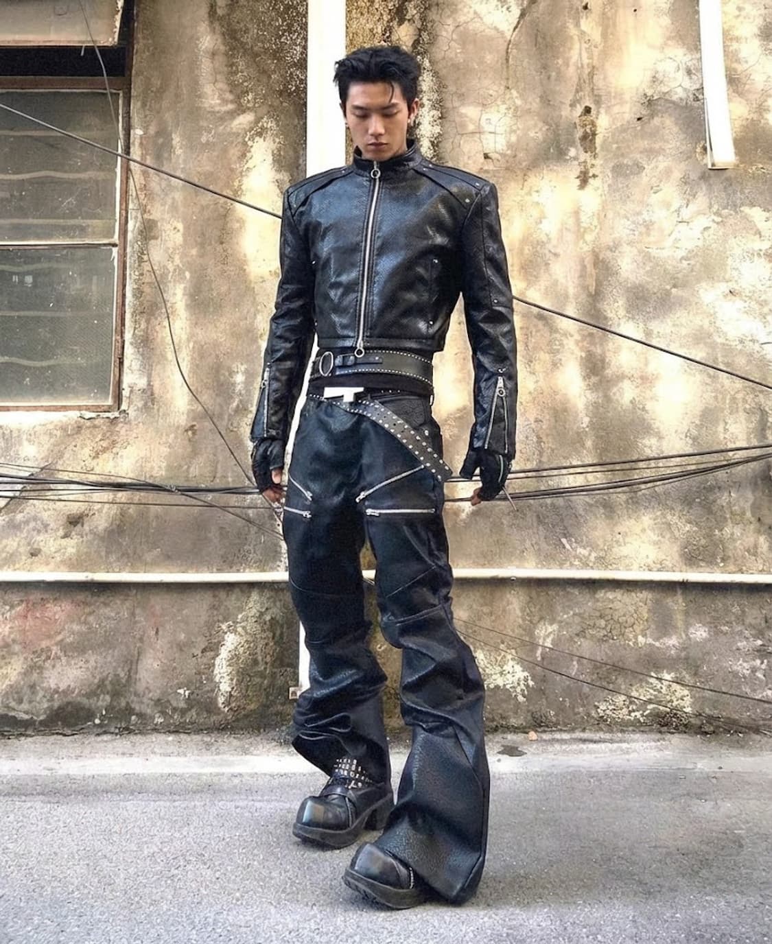 파워숄더 지퍼 디테일 레더 봄버 자켓 상품이미지1