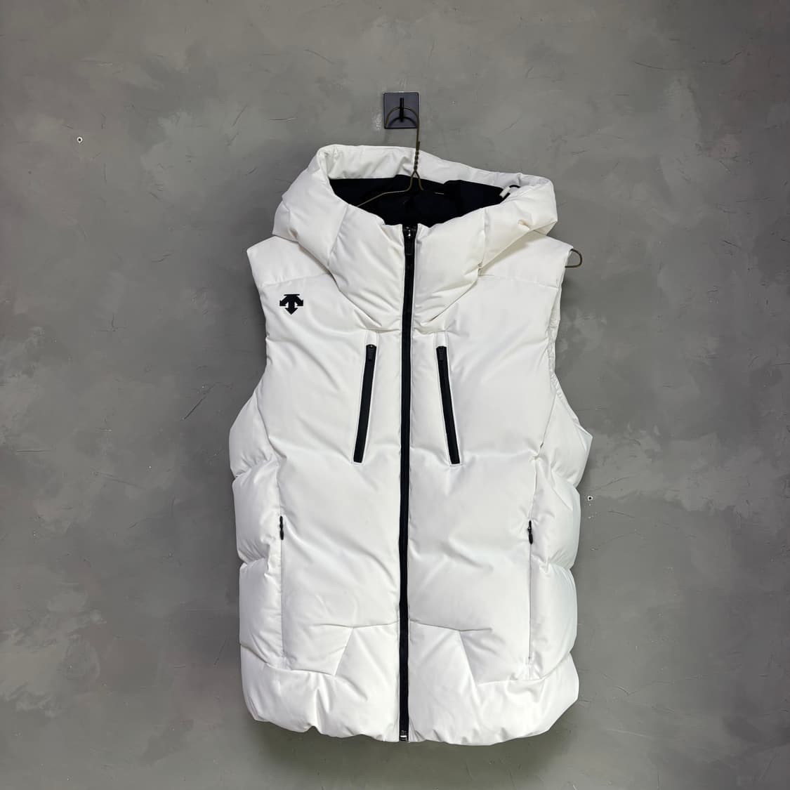 데상트 덕 다운 패딩 조끼 화이트 상품이미지1