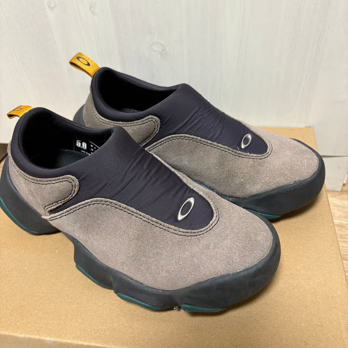 오클리 팩토리 팀 x 브레인 데드 스웨이드 플래시 토프 상품이미지2