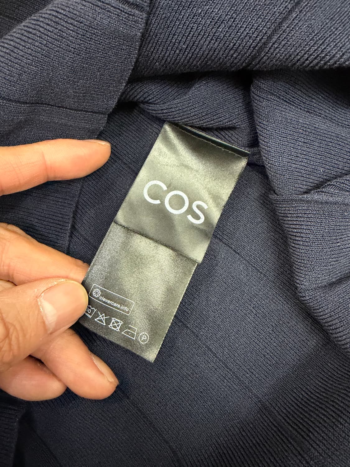 정품) COS 코스 넥라인 립 주름 니트 원피스 S 상품이미지6