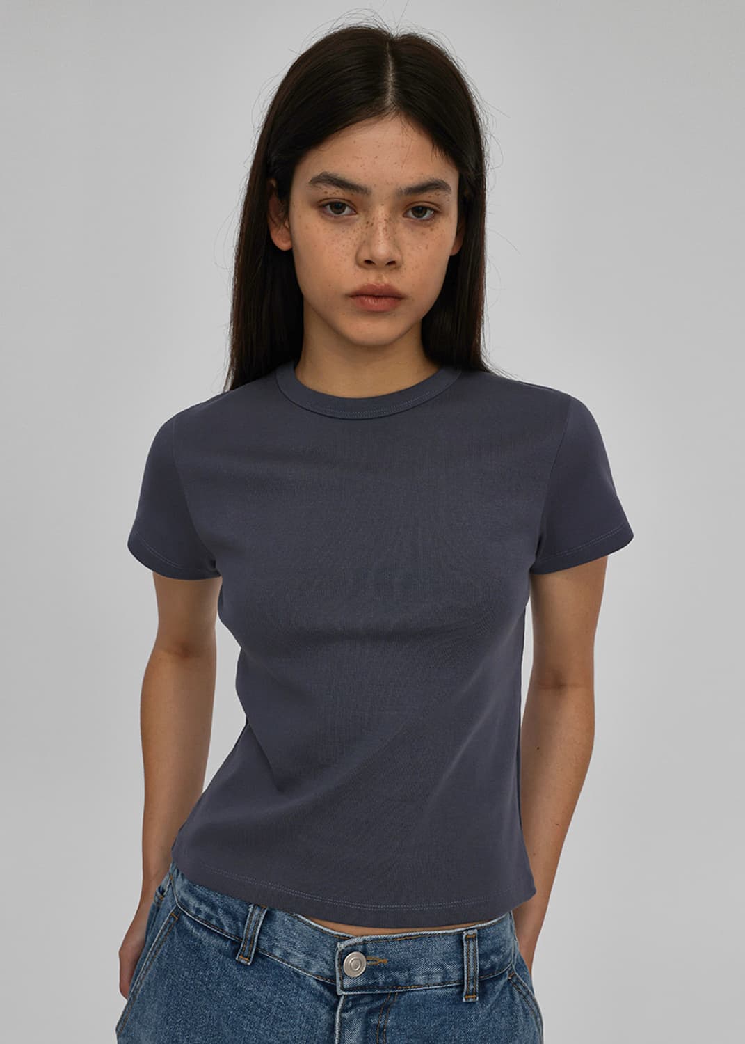 블랙업 스탠다드 라운드 반팔티 차콜블루  상품이미지1