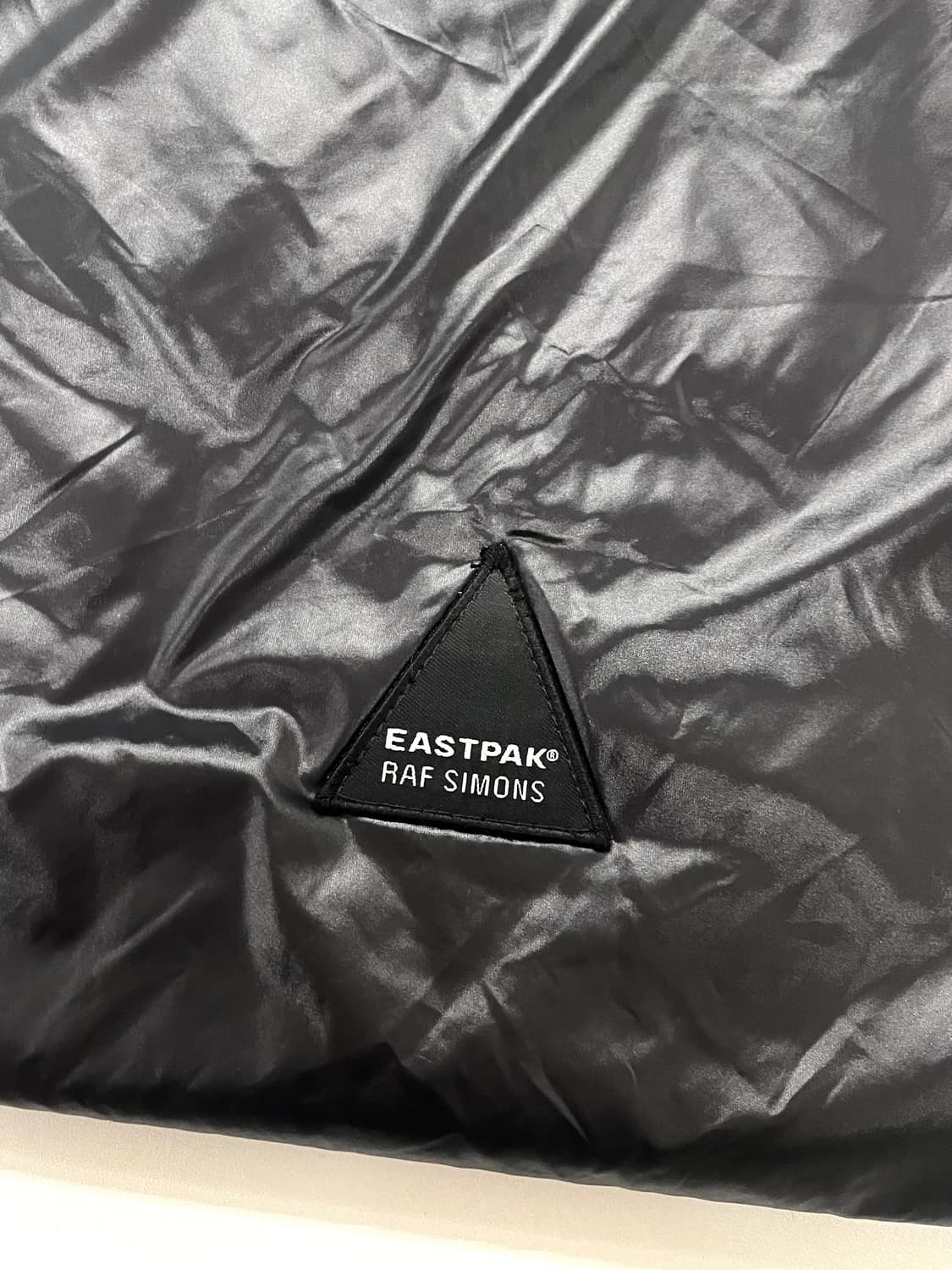 라프시몬스 이스트팩 2008 아카이브 패디드백 상품이미지4