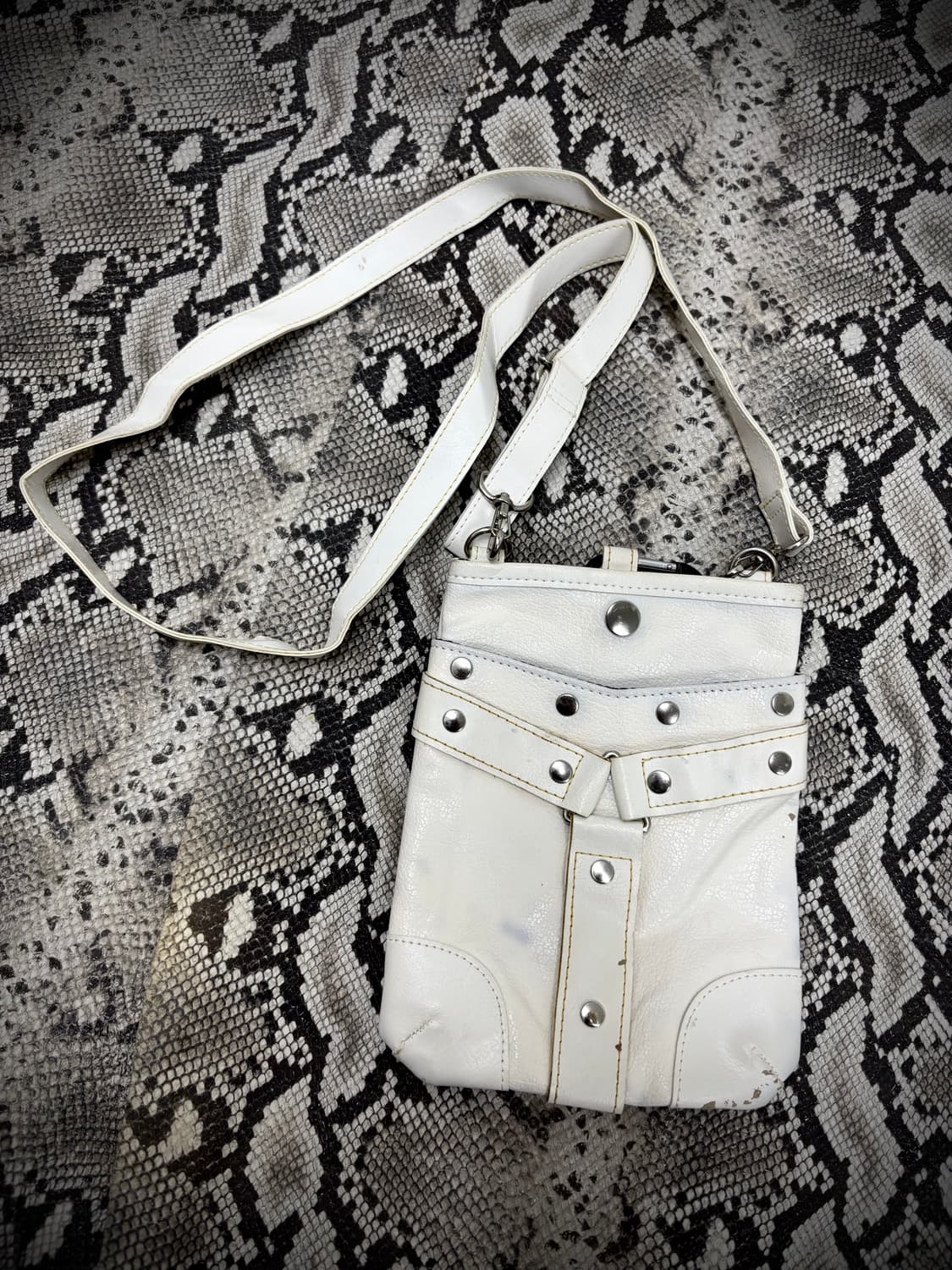 “OLCI” Buckle Detail White Bag  상품이미지1