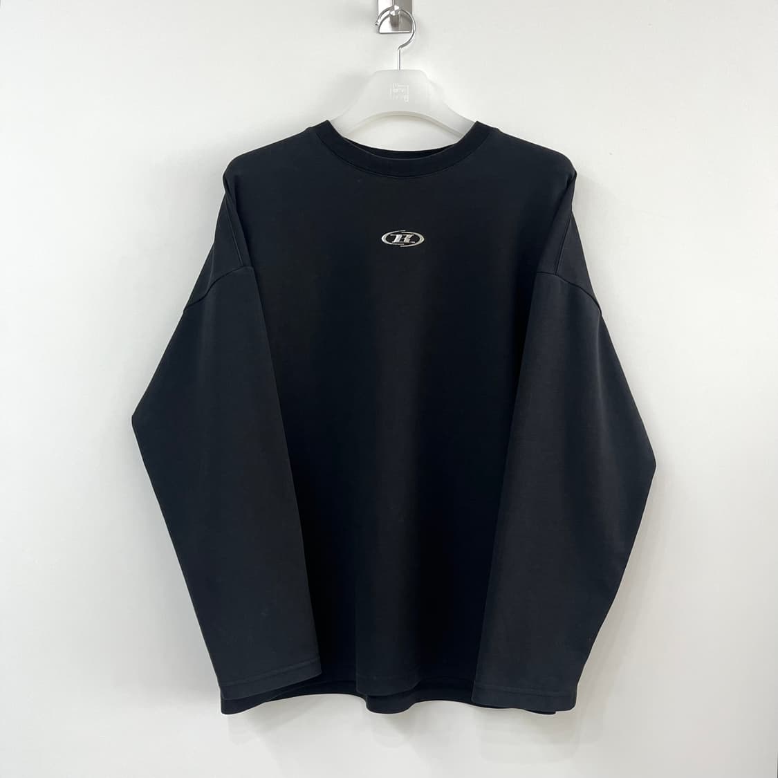 본투윈 실버 B로고 블랙 롱슬리브 상품이미지2