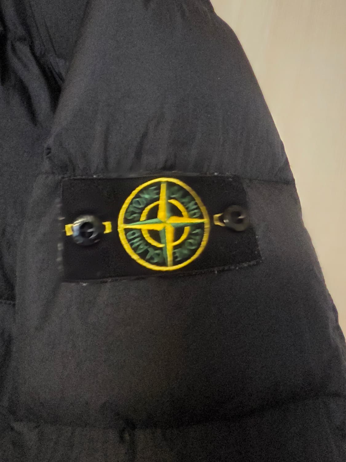 [23FW] 스톤아일랜드 크링클랩스 논후드 블랙 숏 다운 패딩 M사이즈 상품이미지4