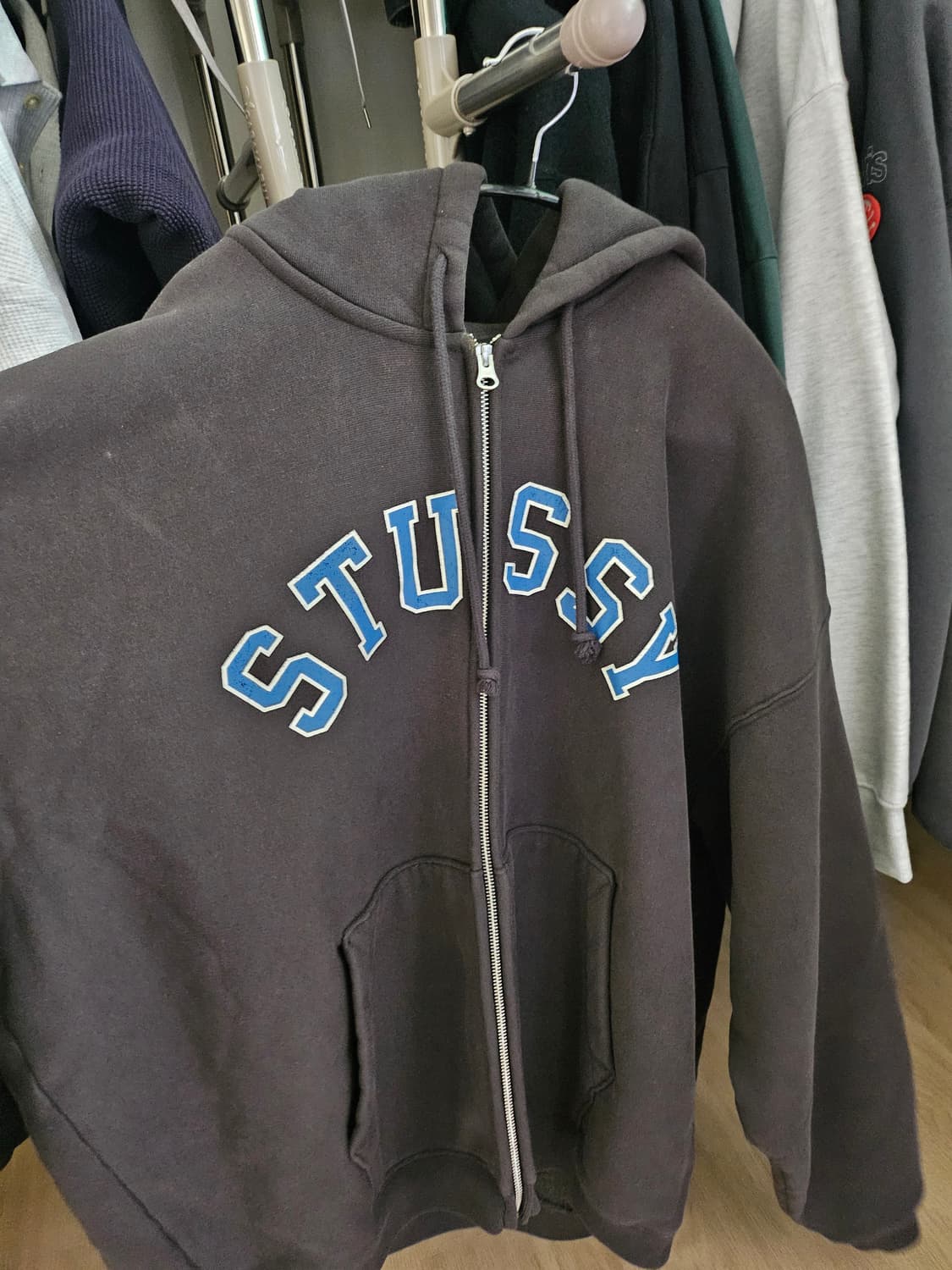 스투시 페이디드 그래픽 집 후드 워시드 블랙 상품이미지2