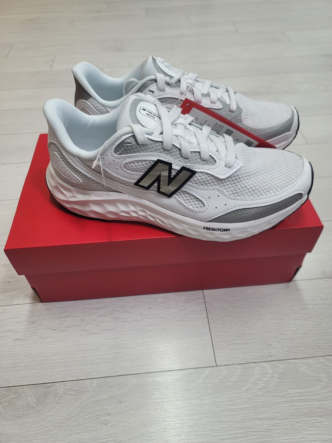 (255)(W)뉴발란스 프레쉬 폼 아리시 v4 화이트 실버 메탈릭[대전] 상품이미지6