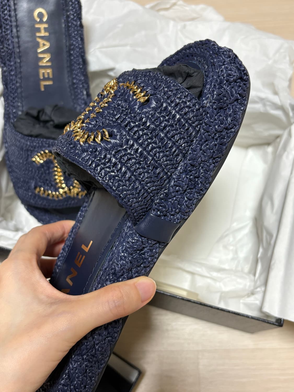 샤넬 CC골드체인 라피아 뮬(37) 상품이미지6