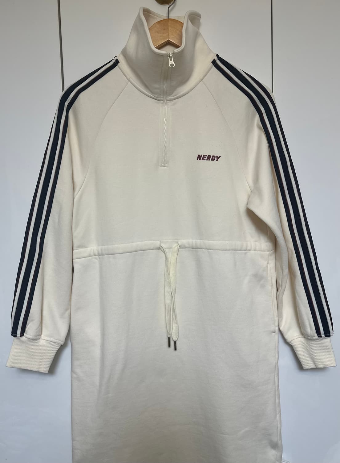 널디 삼선 스트라이프 하프넥 원피스 상품이미지3