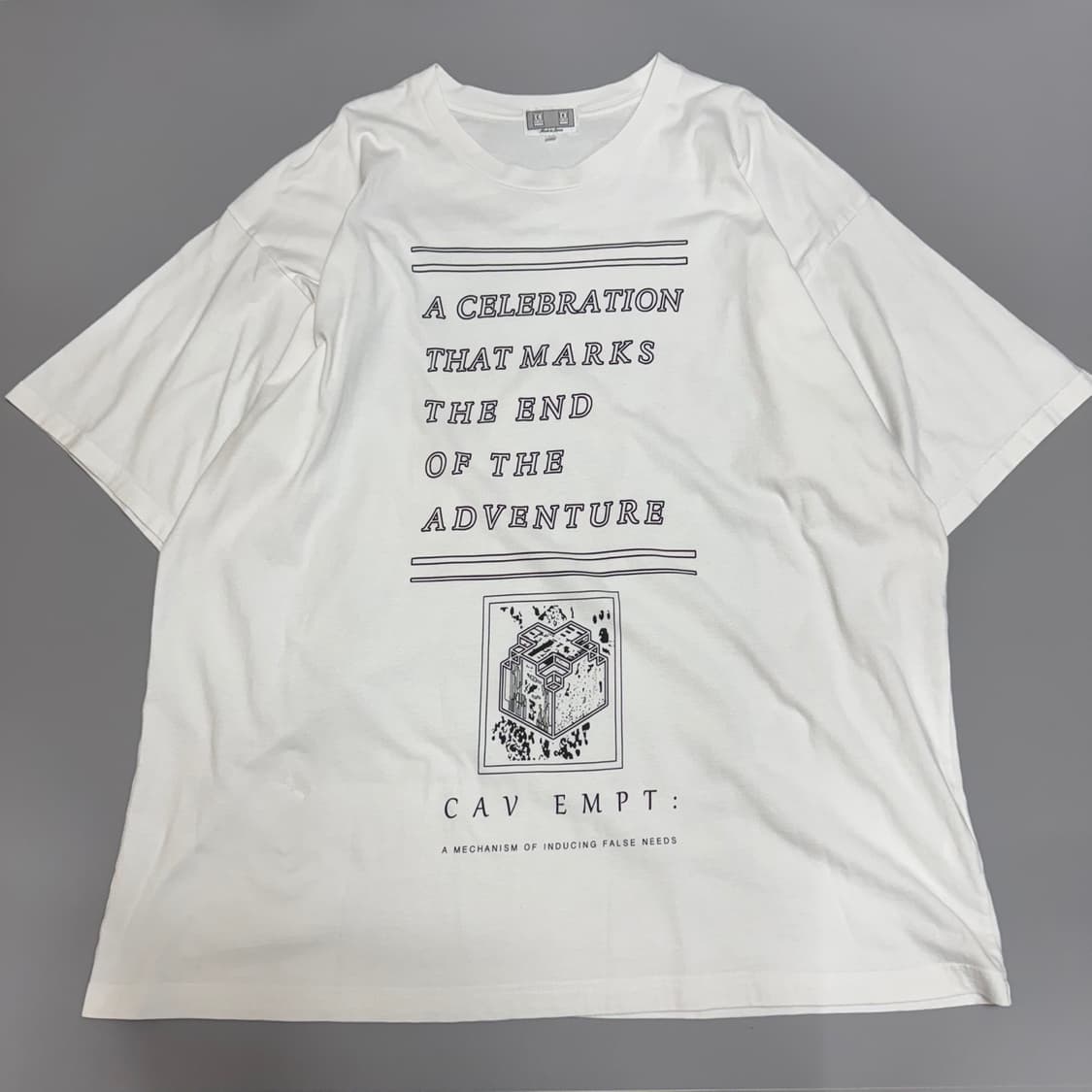 카브엠트(CAV EMPT) 23ss 화이트 스트리트 프린트 크루넥 반팔 상품이미지9