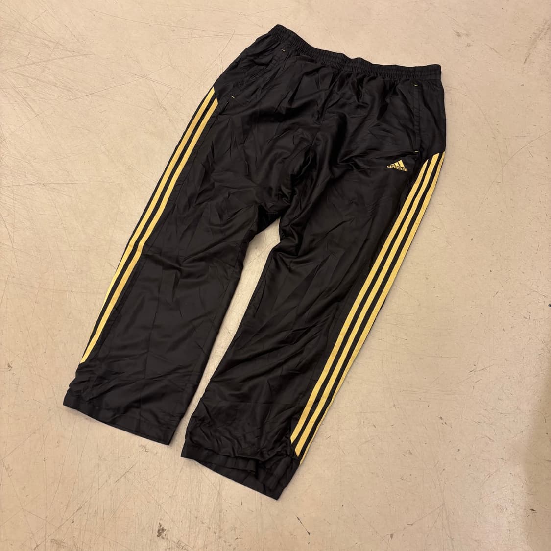 아디다스 골드 삼선 트랙 팬츠 상품이미지1
