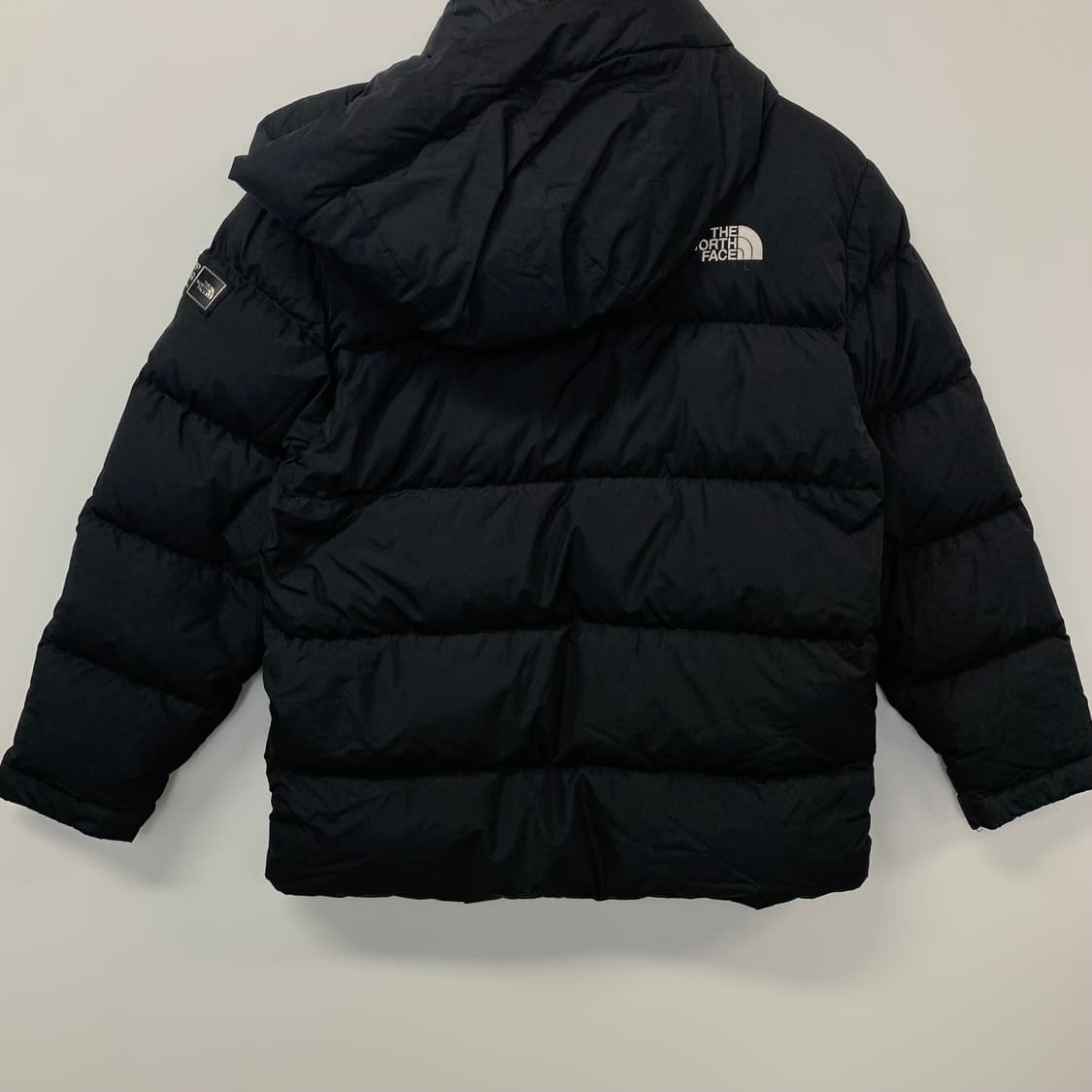 노스페이스 자수로고 블랙 후드 패딩 상품이미지3