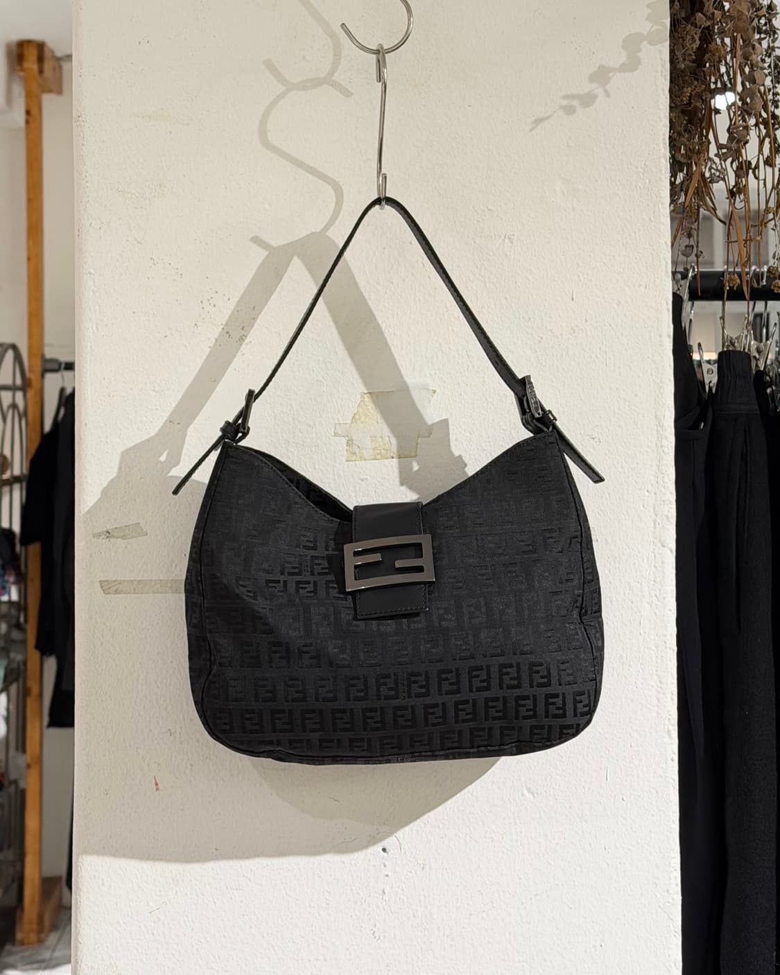 펜디 블랙 주카 캔버스 호보백 상품이미지2