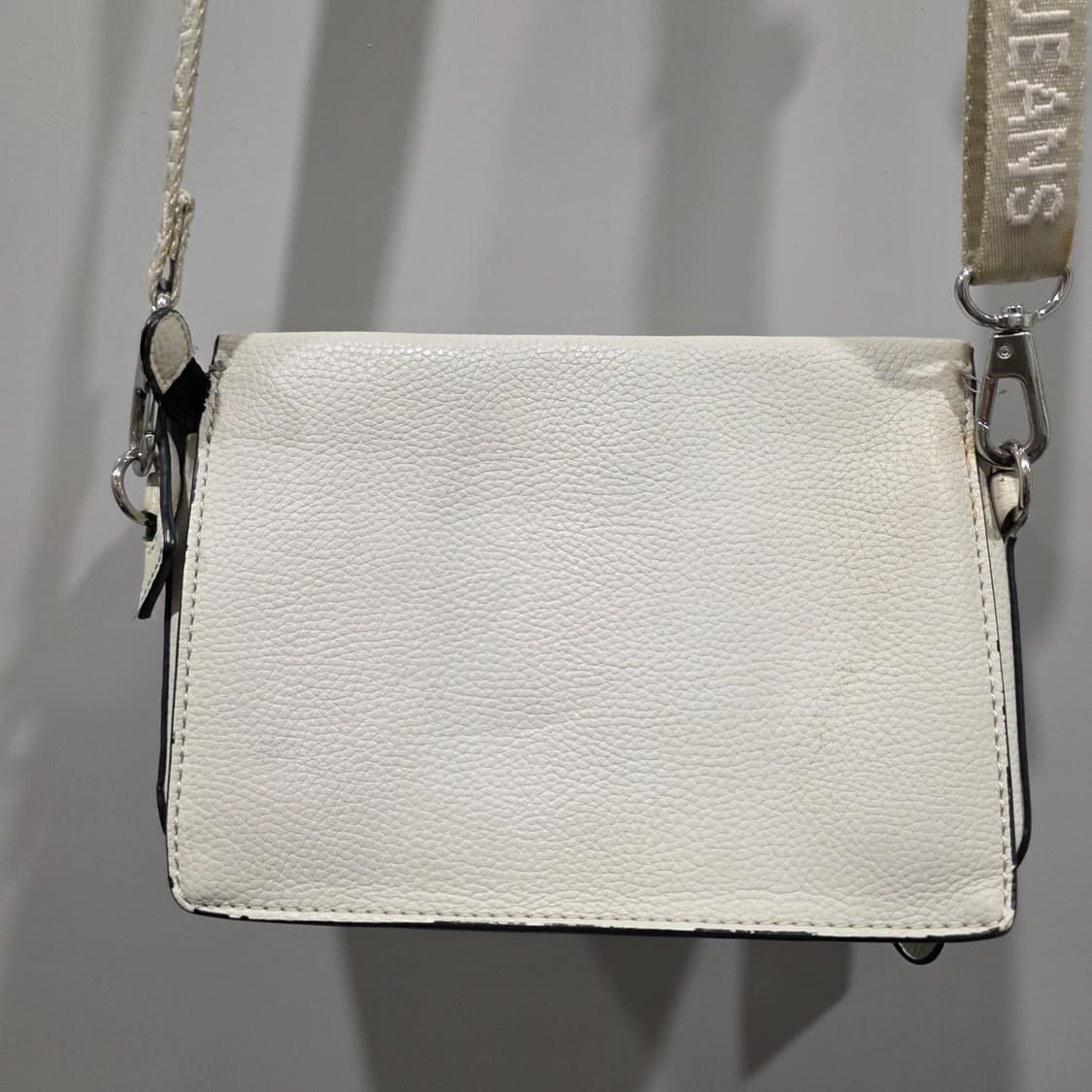 CK 캘빈클라인 진 스트랩 미니 크로스백 상품이미지5