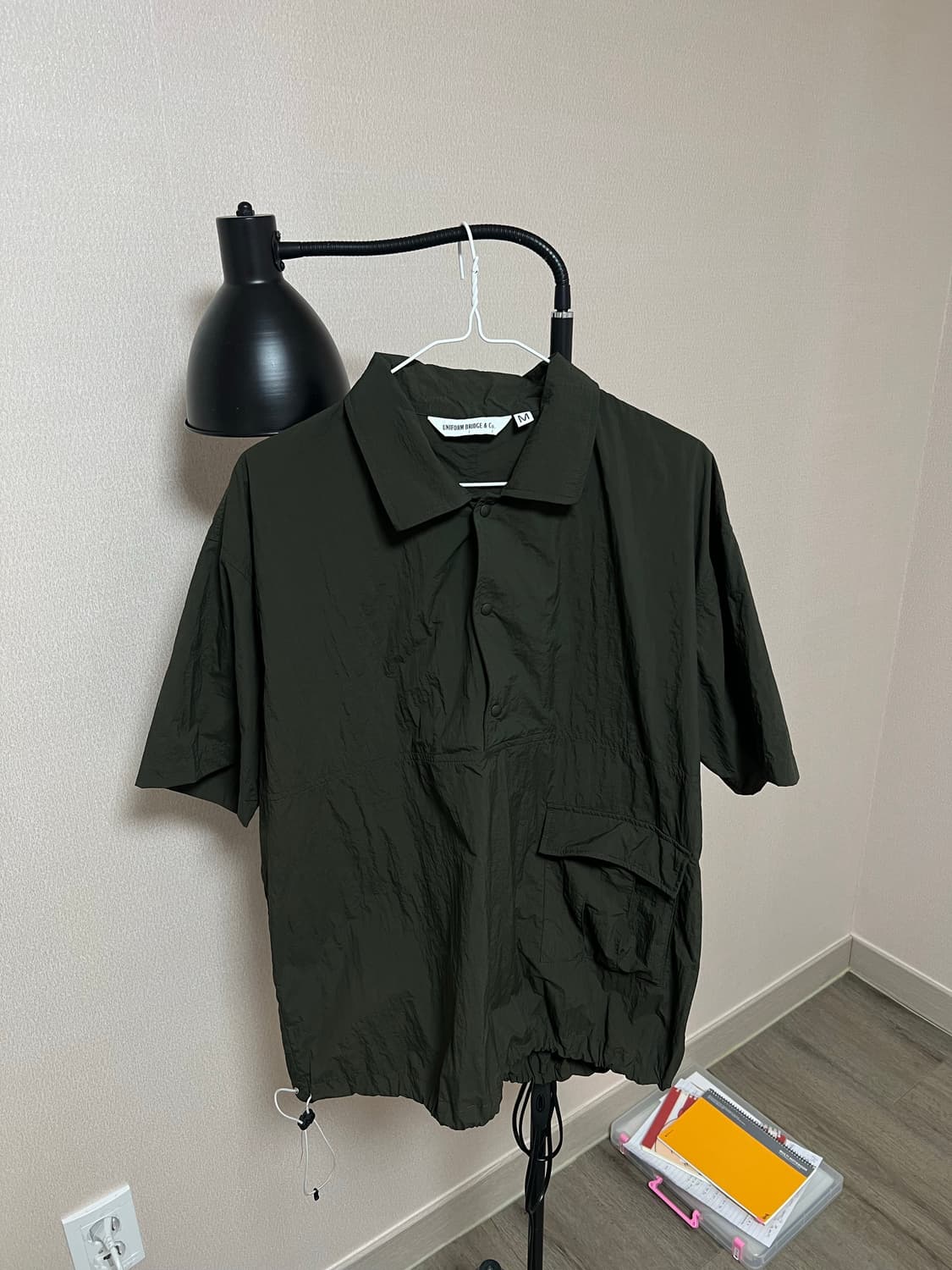 유니폼 브릿지 나일론 하프셔츠 카키 (M) 상품이미지4