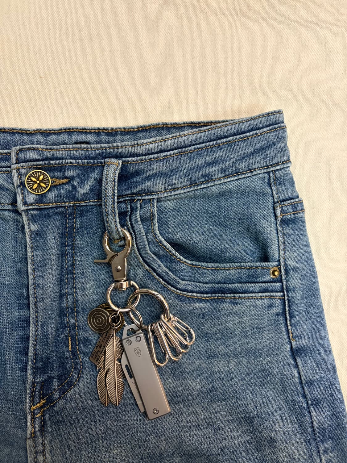 MIDNIGHT FEATHER UTILITY KEYRING 상품이미지4