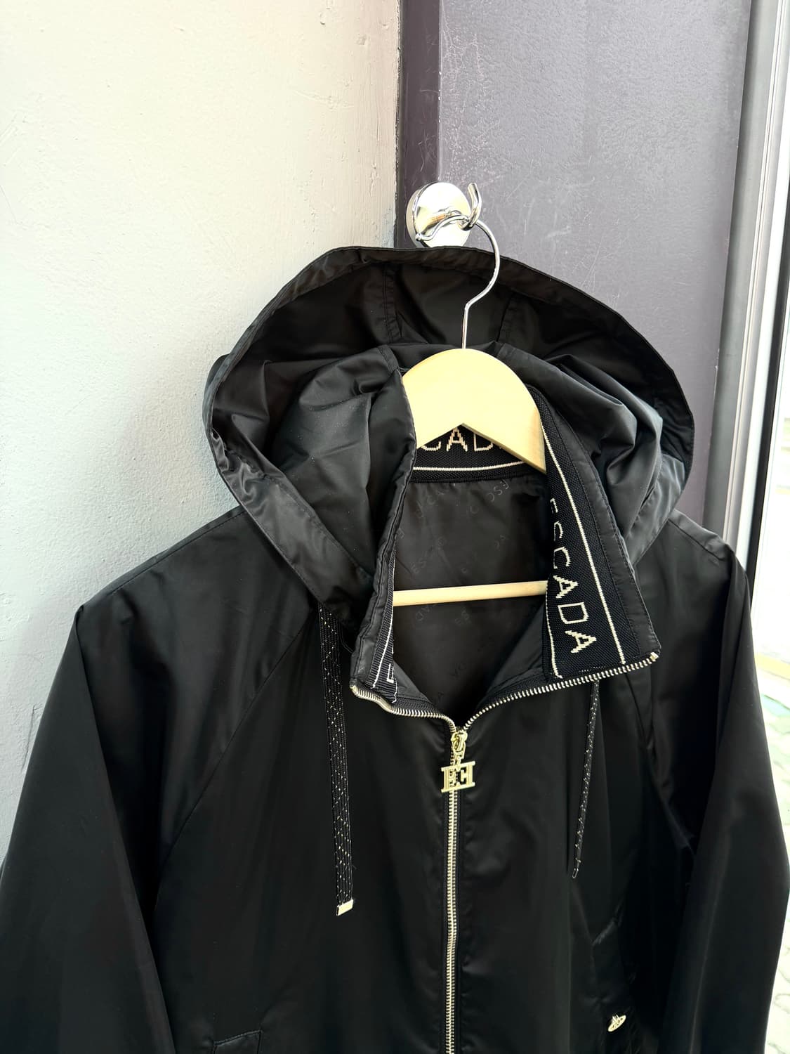 M/ 에스까다 25FW 나일론 바람막이 후드자켓 상품이미지3