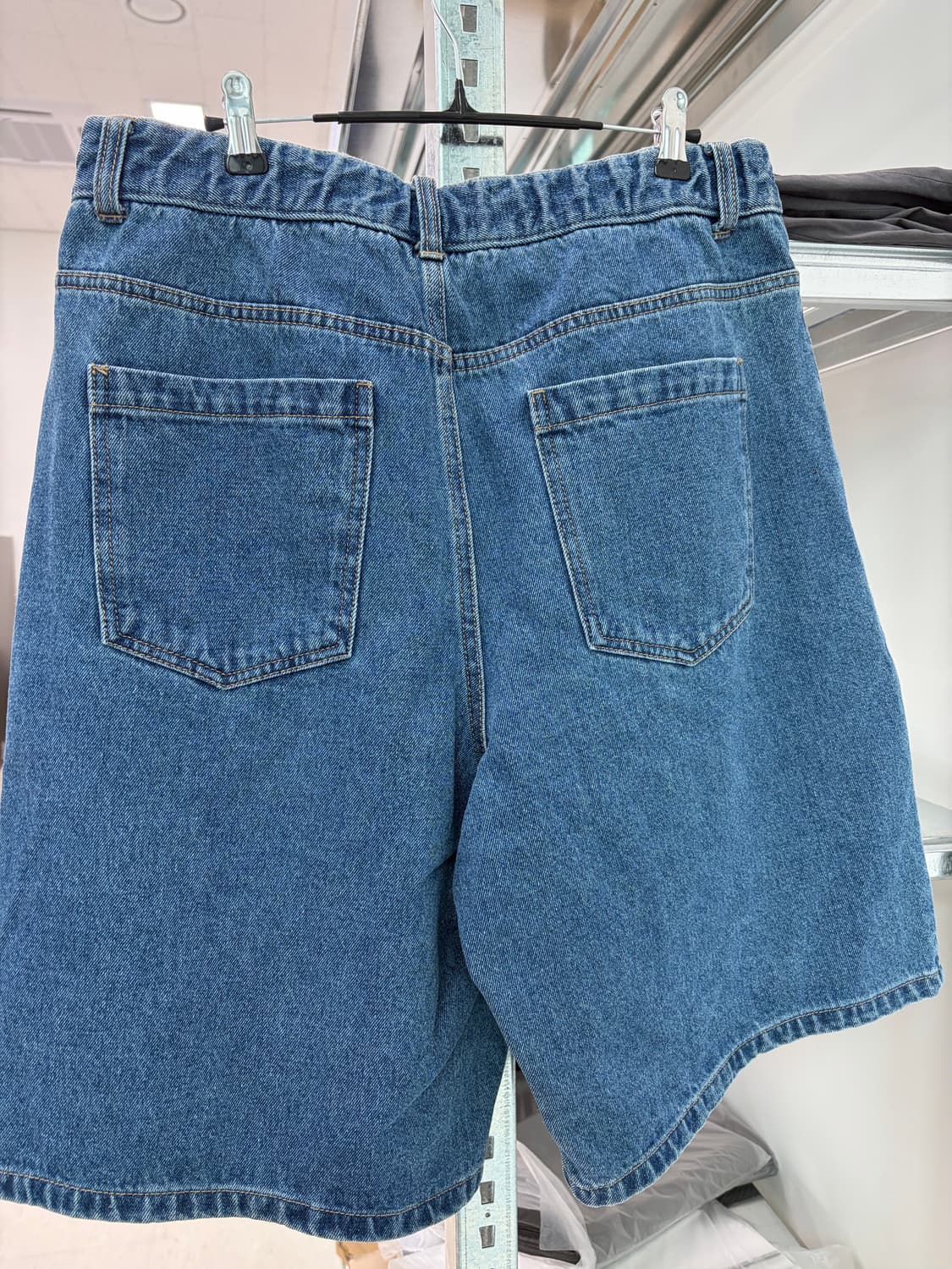 키뮤어 투턱 데님 버뮤다 팬츠 상품이미지2