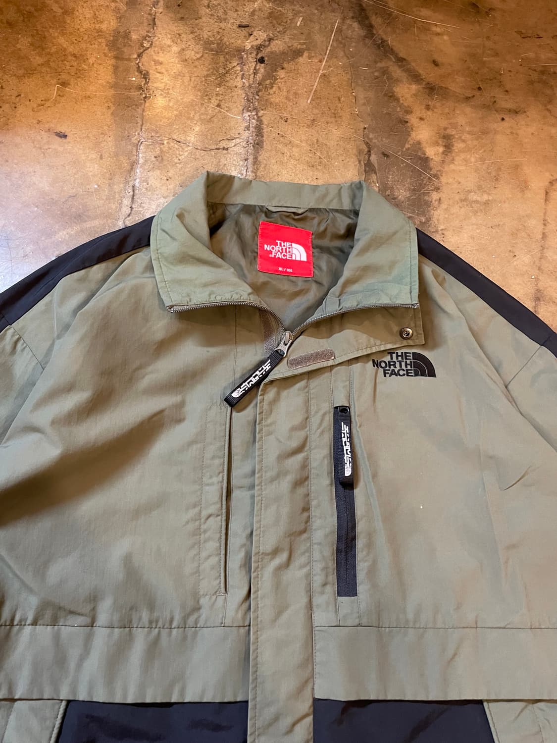 노스페이스 올드스쿨 카키 배색 윈드 자켓  상품이미지2