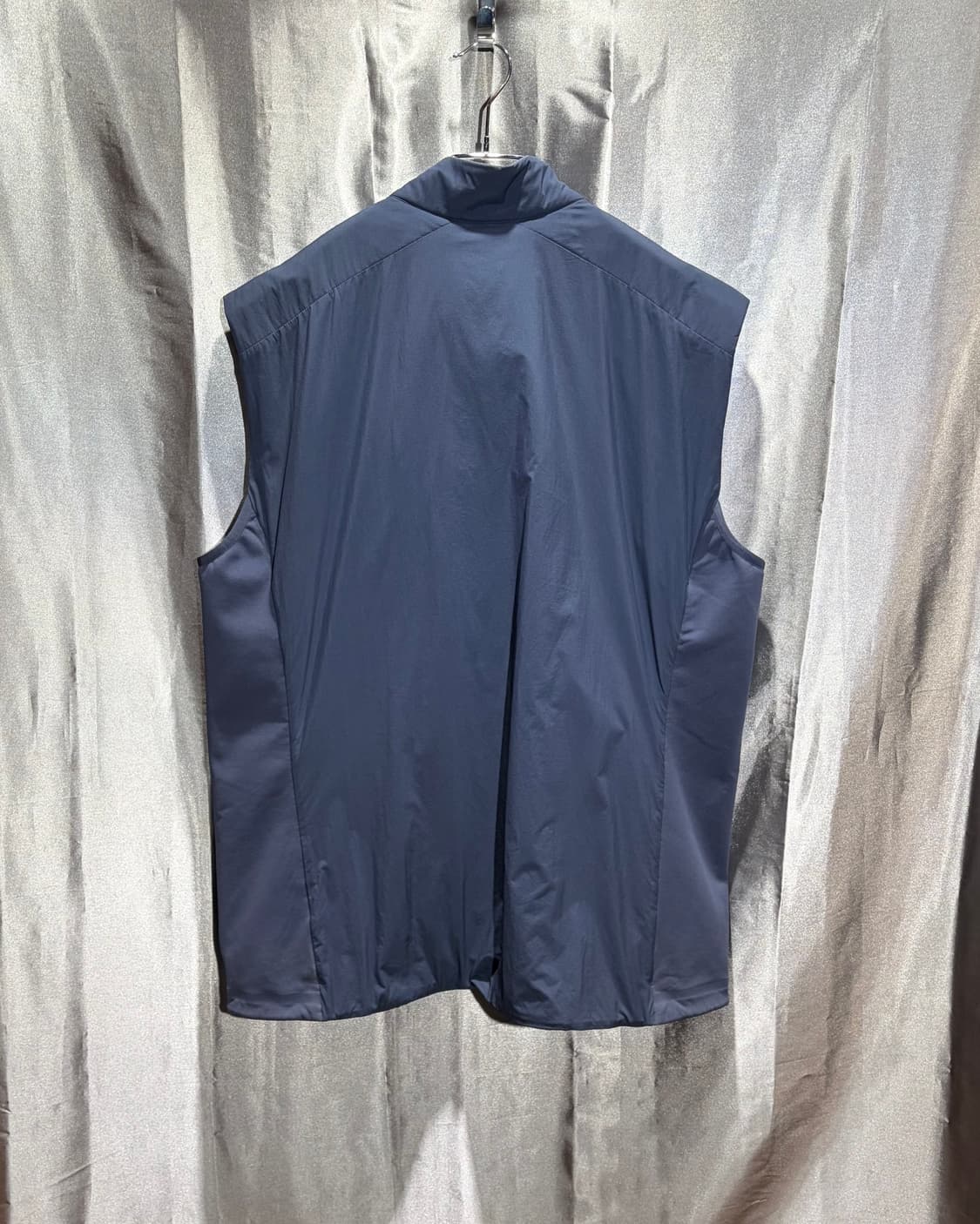 (새상품) XL 아크테릭스 심볼로고 다크네이비 나일론 베스트 상품이미지3