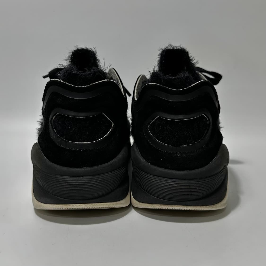 샤넬 CC 로고 패브릭 스웨이드 스니커즈 (245)  상품이미지3