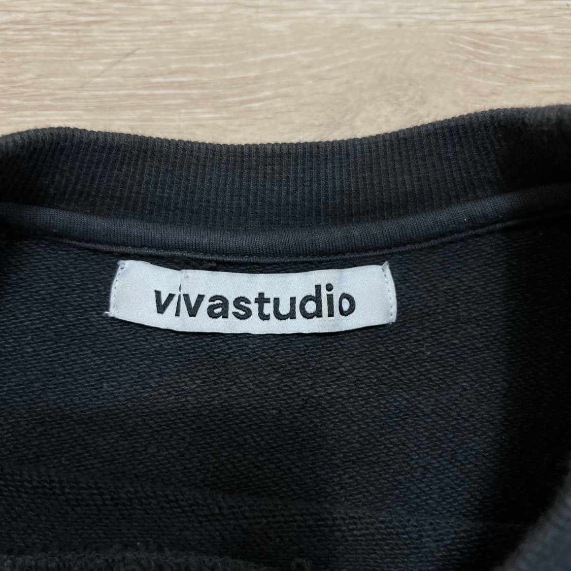 비바스튜디오 플라워 빅로고 맨투맨 크루넥 티셔츠 [블랙] L/100 상품이미지4