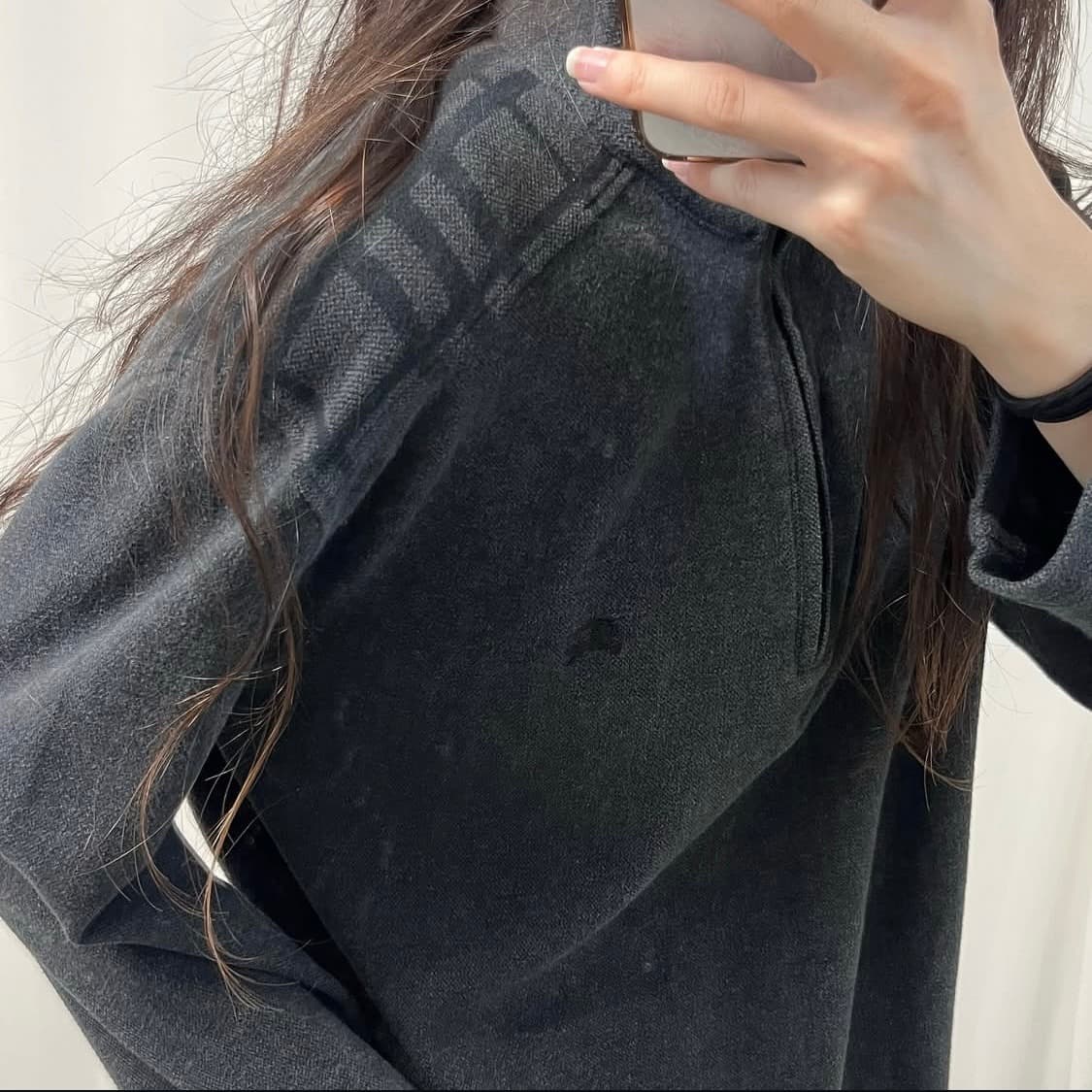 Burberry charcoal half zip-up knit 상품이미지3