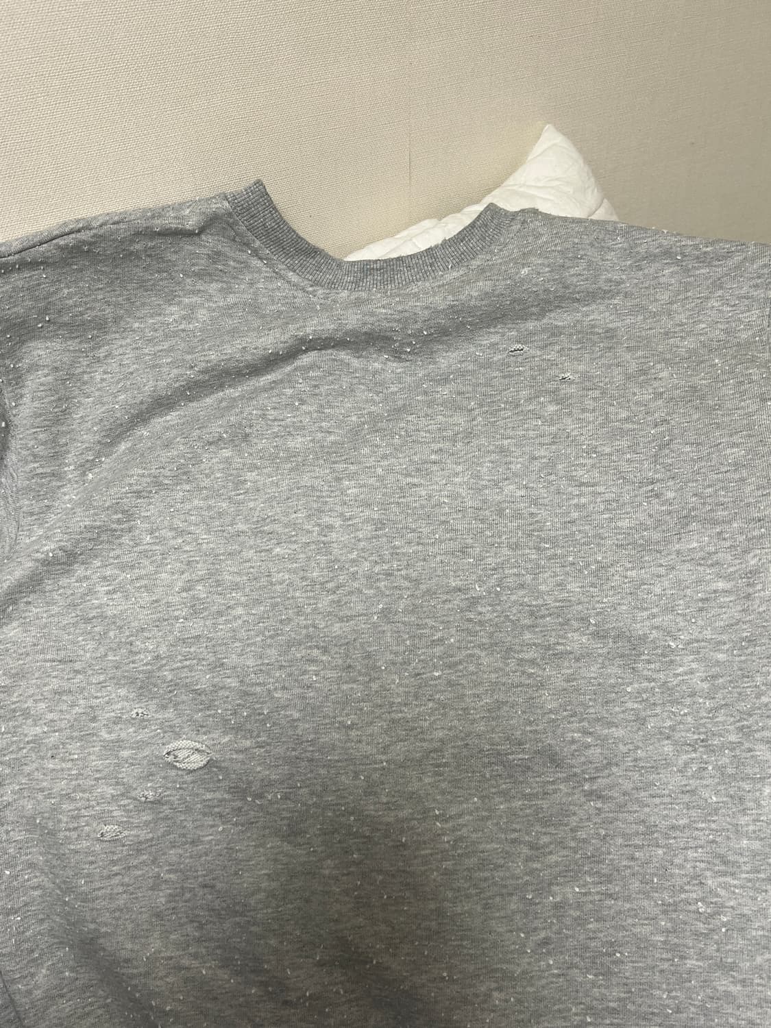 Freckle distressed sweatshirt in gray 상품이미지3
