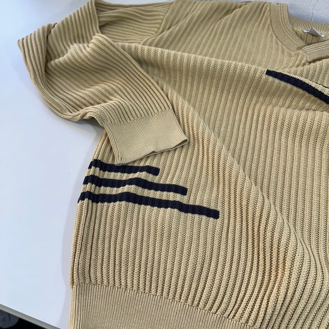 XL 아디다스 라이트겨자 3STRIPES 루즈핏 브이넥면니트 상품이미지2