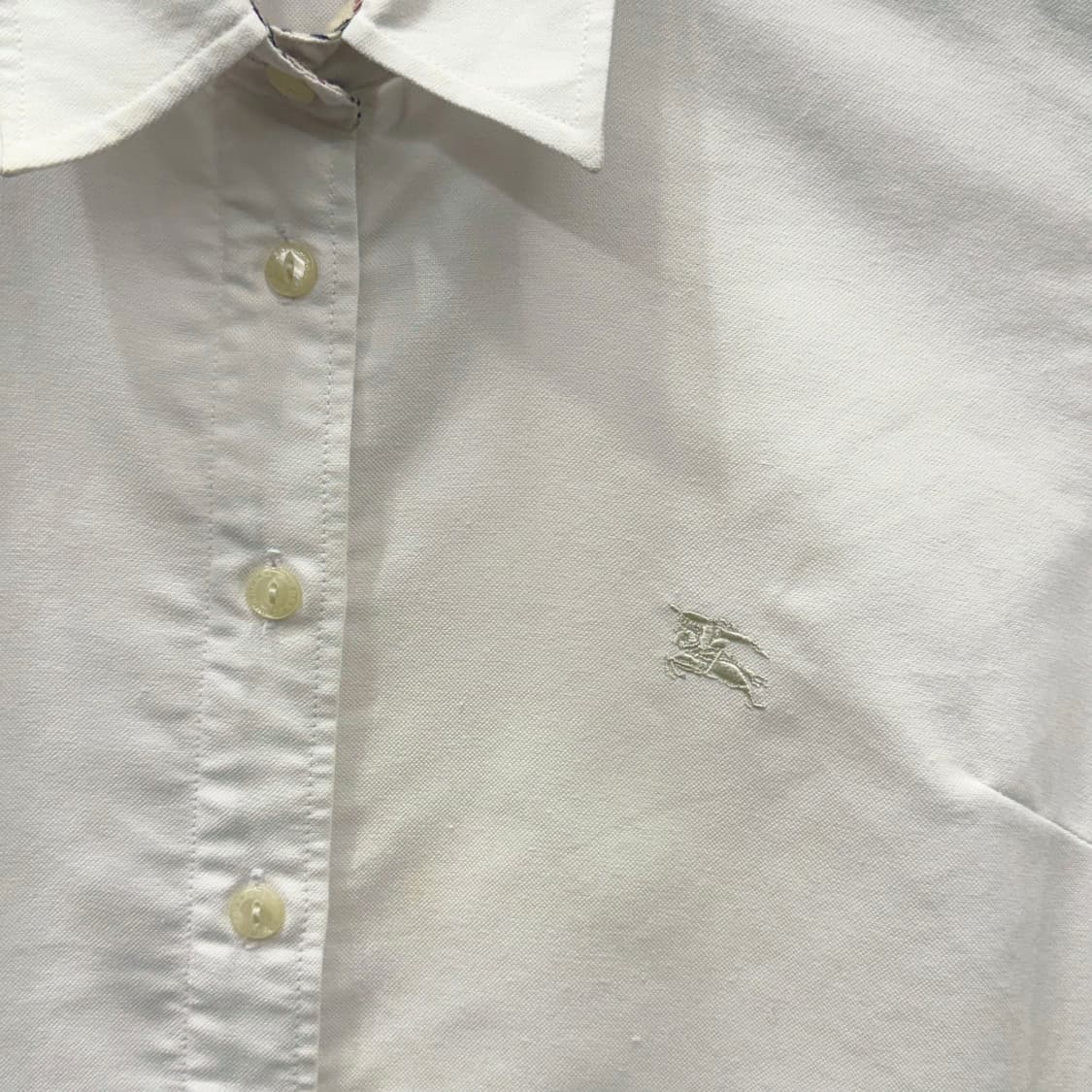 버버리 런던 반팔 셔츠 자수 로고 포인트 디테일 슬림핏 화이트 상품이미지6